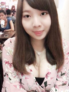 優質小情侶不健康私拍被曝光~大波露臉妹長相清純漂亮看不出這么騷~肉棒吃的津津有味不盡興自己還紫薇